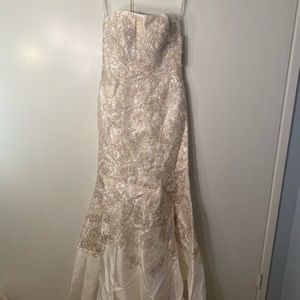 Oleg Cassini wedding gown size 4